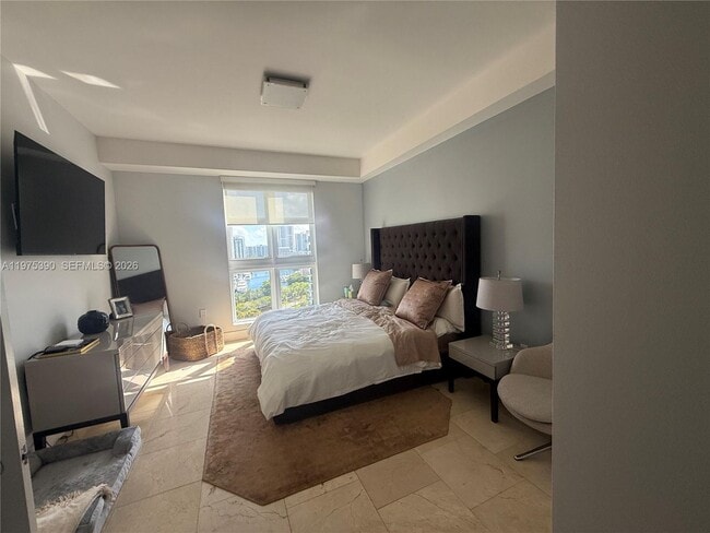 Building Photo - 20000 E Country Club Dr