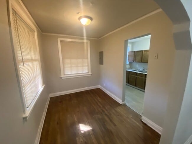 Building Photo - 565 Chestnut Dr