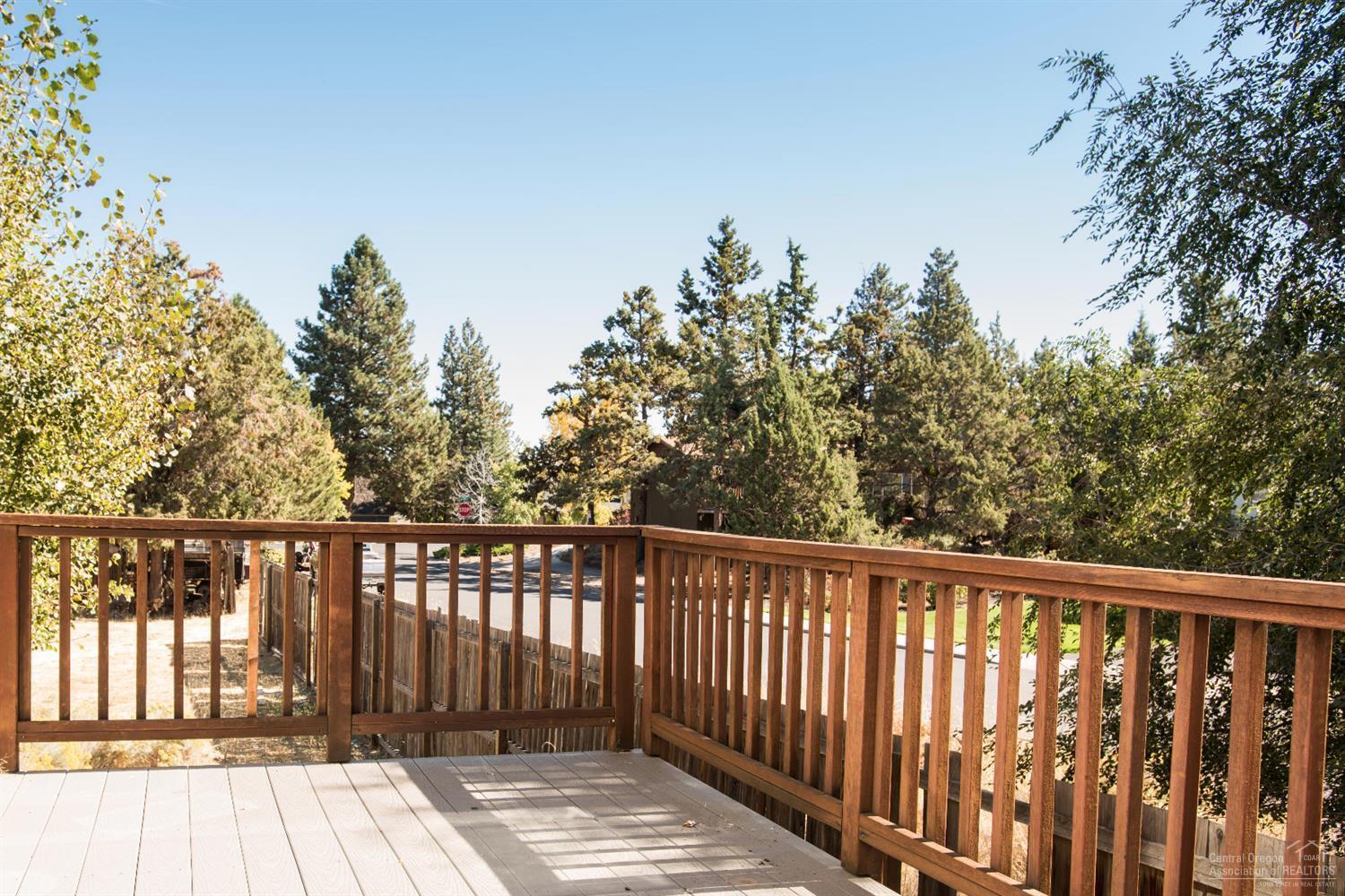 Building Photo - 1033 Northeast Kayak Loop