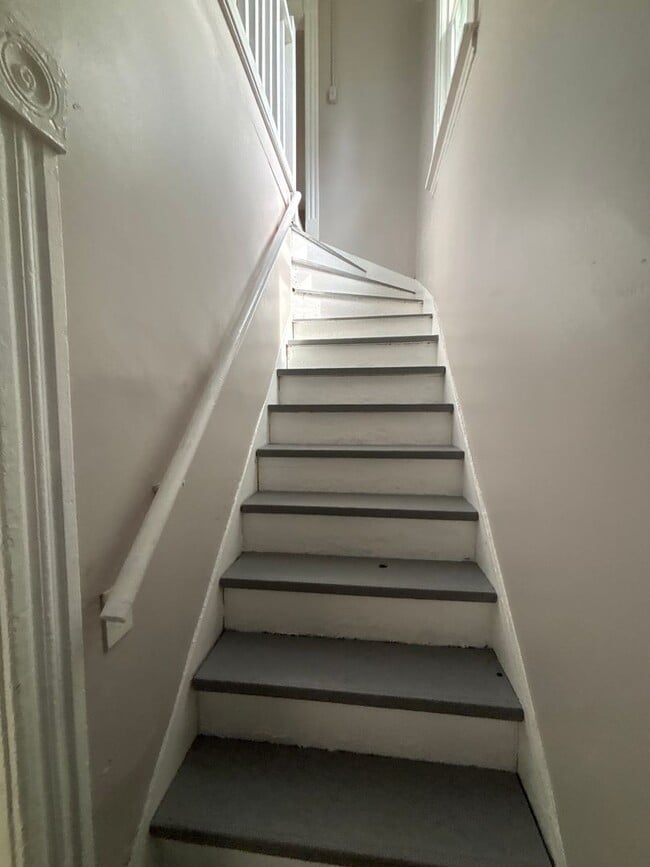 Building Photo - Beautiful 3 bedrrom 1 bathroom House in Mi...