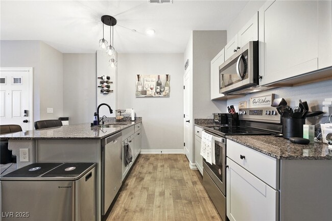 Building Photo - 4202 Lunar Cyn Ave