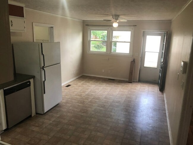 Building Photo - 1305 Raden Dr