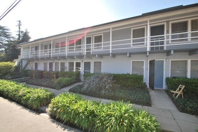 Building Photo - 106 Redwood Ave