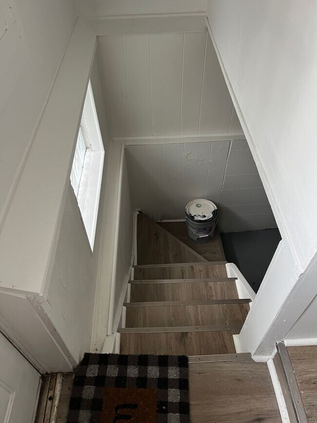 Building Photo - 3-Bed Home w/ Driveway & Enclosed Porches – Convenient Rochester Location