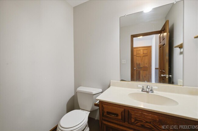 Building Photo - 13 Saddlewood Ct