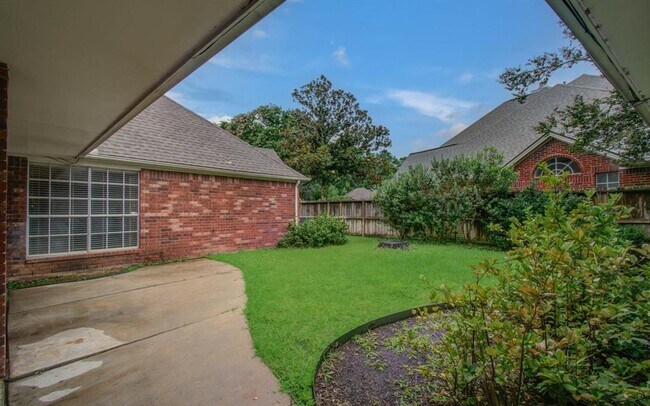 Building Photo - 16839 Willow Bend Ct
