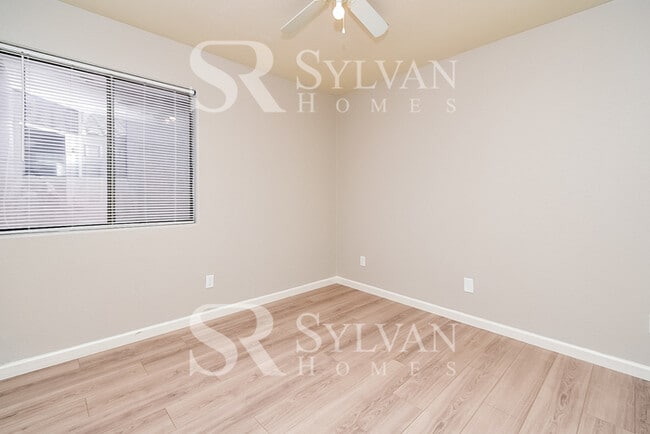 Building Photo - This charming ranch home is ready