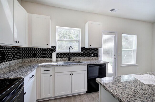 Building Photo - 10 Eagle Dr