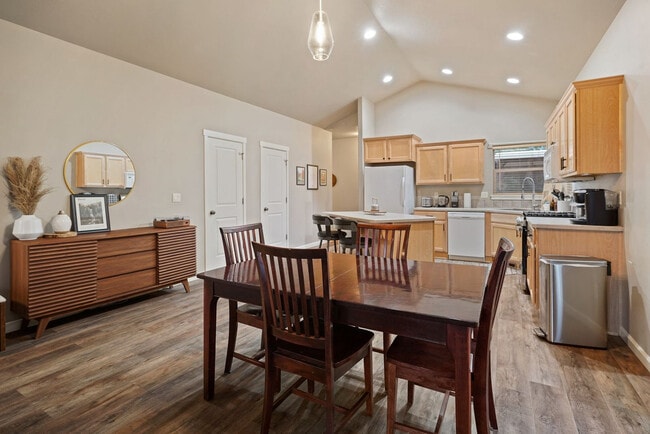 Building Photo - 20657 Beaumont Dr