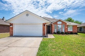 Building Photo - 1713 Sumac Dr