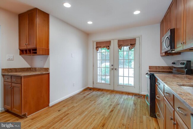 Building Photo - 11121 Watermans Dr