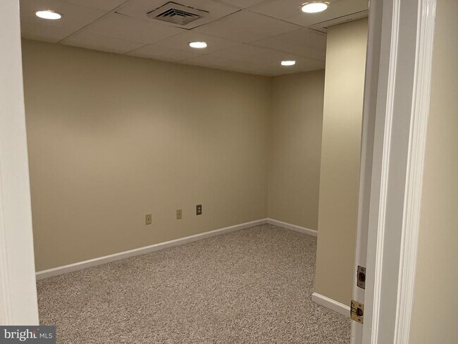 Building Photo - 2016 Greenes Way Cir