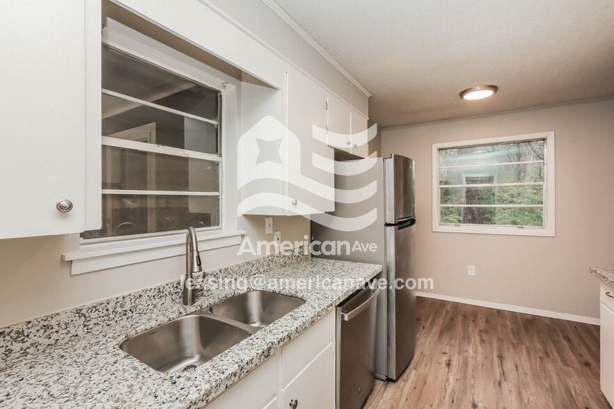 Building Photo - 187 E Woodcrest Dr