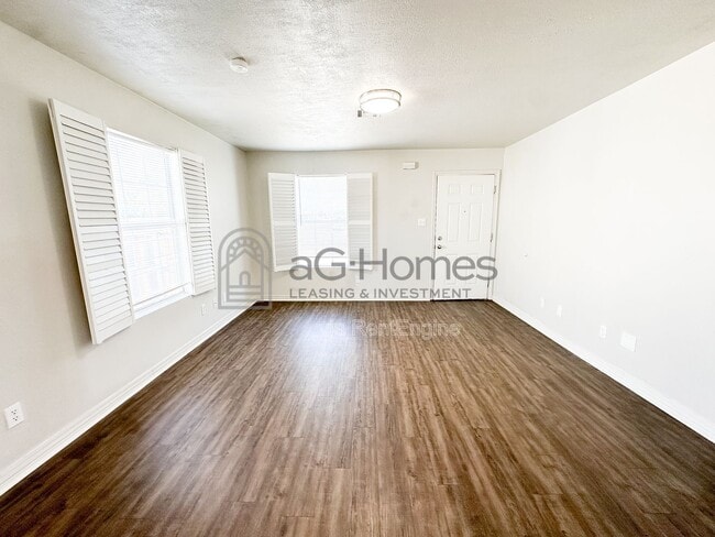 Building Photo - 5617 N Donald Ave