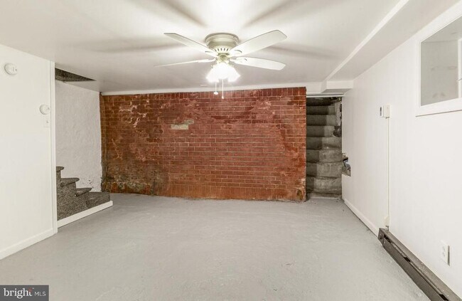 Building Photo - 600 E Girard Ave