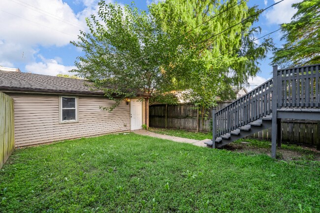 Building Photo - 2213 Missouri Ave