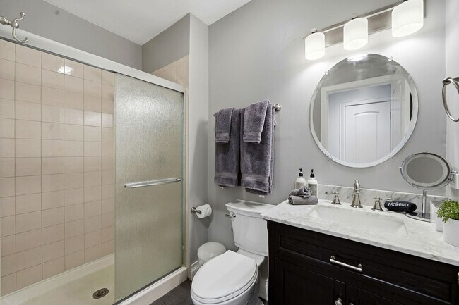 Building Photo - 657 N Carpenter St