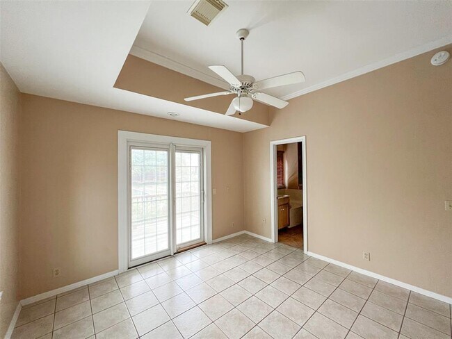 Building Photo - 12010 Shady Springs Rd