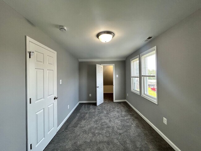 Building Photo - Baltimore - 4 Bedrooms and 2 baths Available!