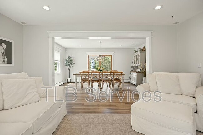 Building Photo - 7938 Elm Dr