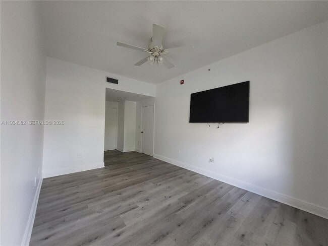 Building Photo - 7200 NW 114th Ave