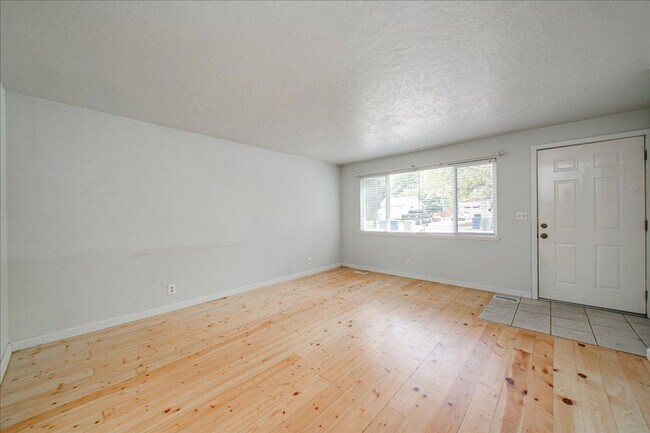 Building Photo - Desirable SE Boise Home Minutes From BSU!
