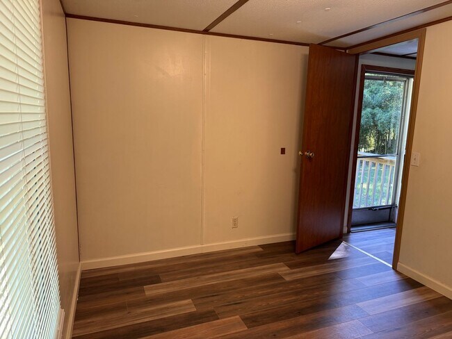 Building Photo - 506-D SAUNDERS DR