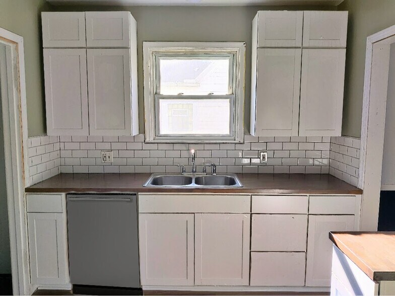Building Photo - 1720 Evansdale Ave