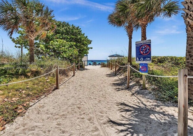 Building Photo - 6423 Collins Ave