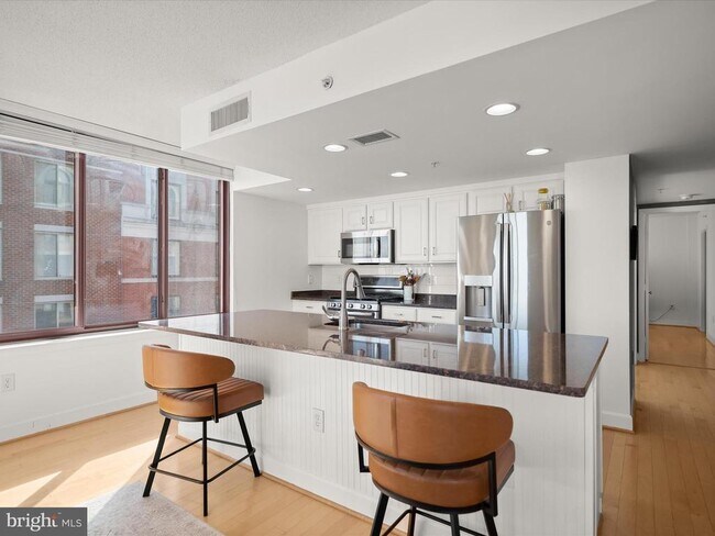 Building Photo - 1205 N Garfield St