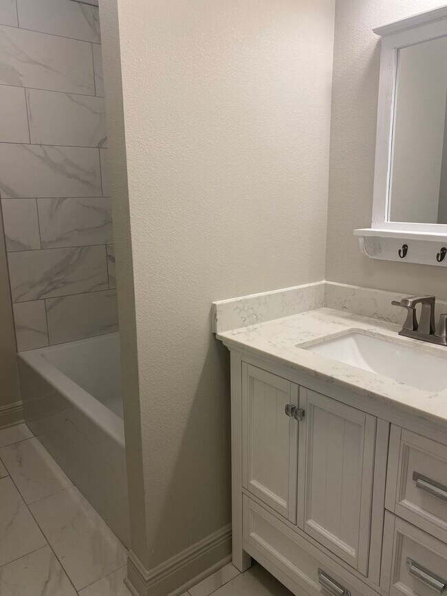Building Photo - OCEAN SPRINGS GOLF CART DISTRICT - 3 BED 1 BATH HOUSE