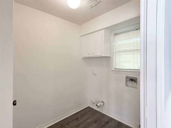 Building Photo - 6806 Winkleman Rd