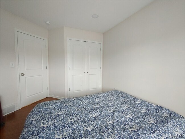 Building Photo - 441 Riverwalk Dr