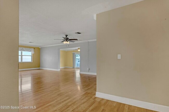 Building Photo - 1560 Salmon St