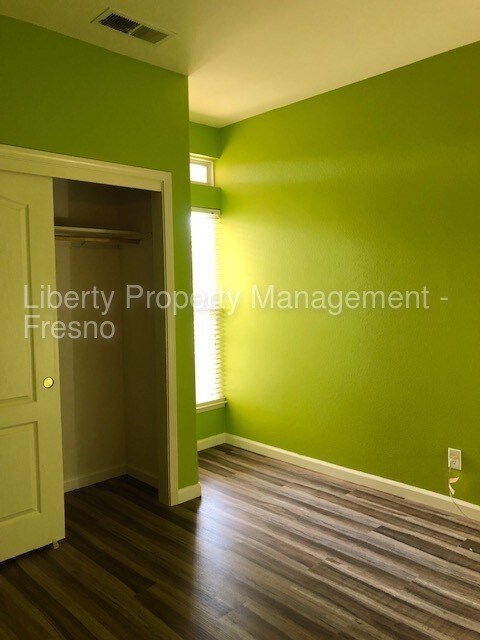 Building Photo - 2764 E Eclipse Ave