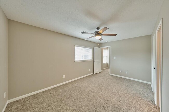 Building Photo - 132 Artesian Way