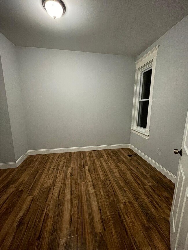 Building Photo - 628 N 55th St