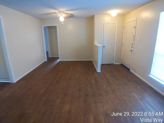 Building Photo - Apartment
