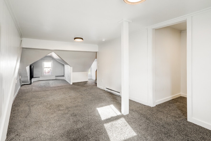 Attic Bedroom - 652 Columbia Ave