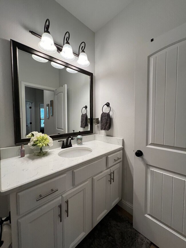 Building Photo - Exceptional 4 Bedroom in Milton