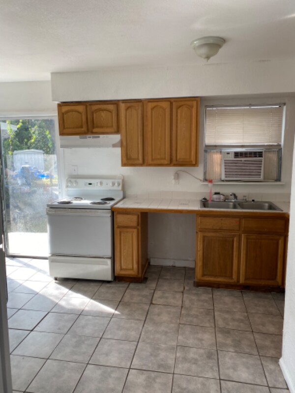 Building Photo - 4524 Howard St