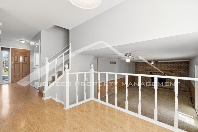 Building Photo - Spacious Home with 2 Car Garage and Centra...