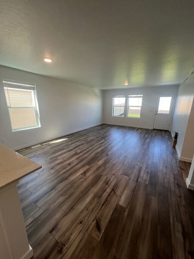 Building Photo - Newer 4 bed 2.5 bath home in Caldwell, just off Middleton Rd and Ward Rd.