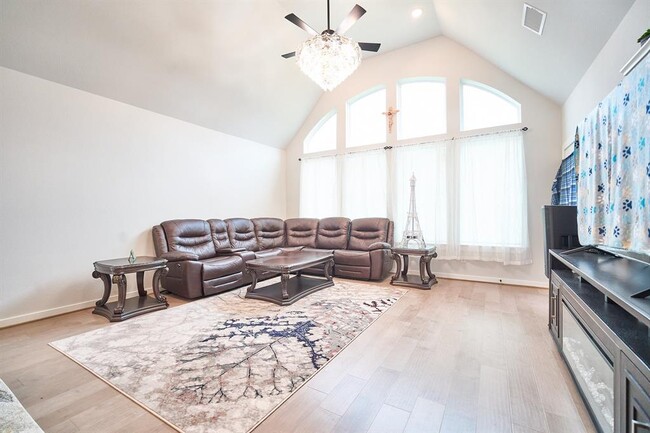 Building Photo - 24819 Yellow Spruce Cir
