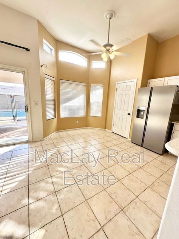 Building Photo - 5057 E Delta Ave