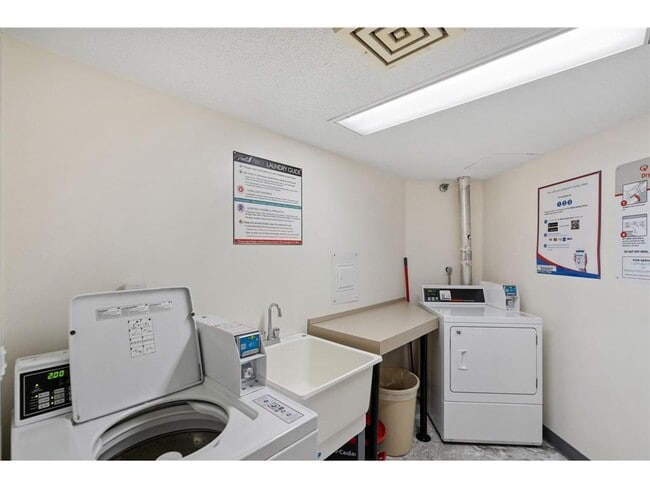 Building Photo - 20 NE 2nd St