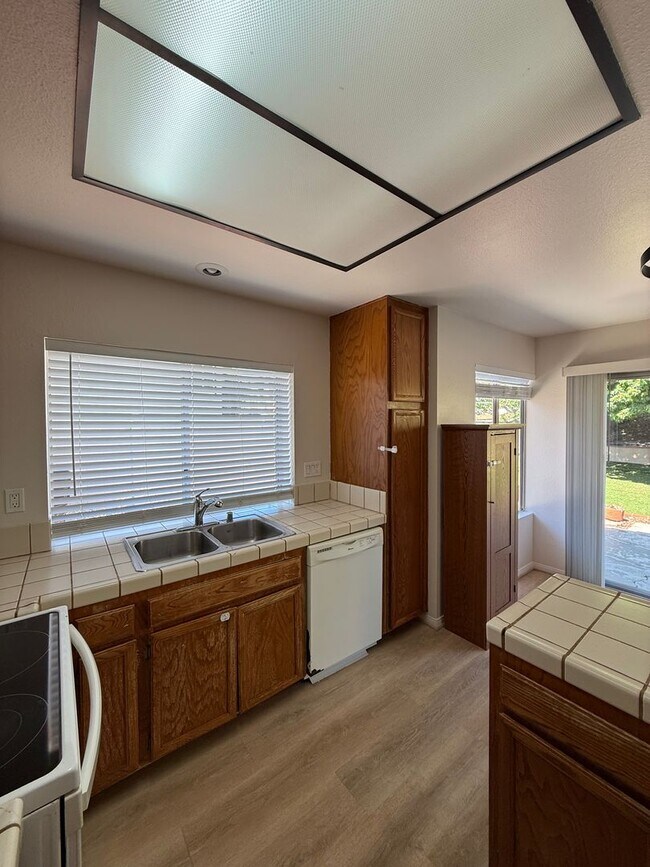 Building Photo - Wonderful 4 Bedroom 2-story Townhome in "F...