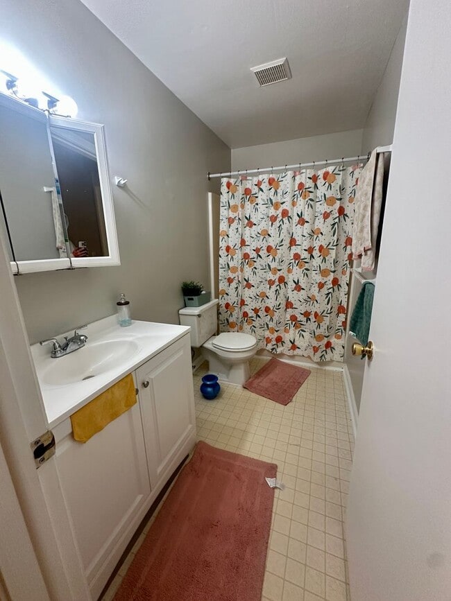 Building Photo - Prime Location Close to Virginia Tech