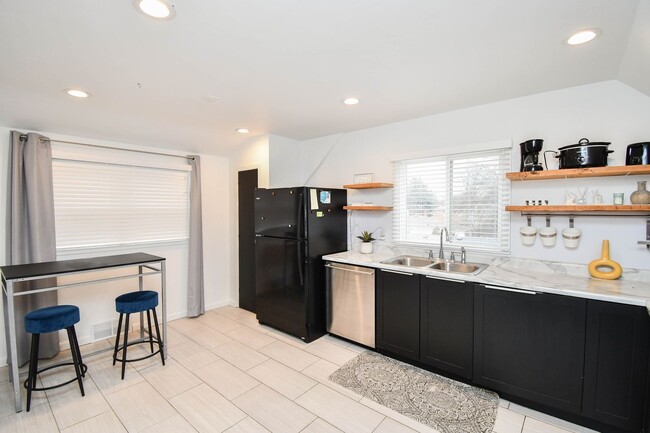 Building Photo - Cozy & Fully Furnished 1-Bedroom Near Sanf...