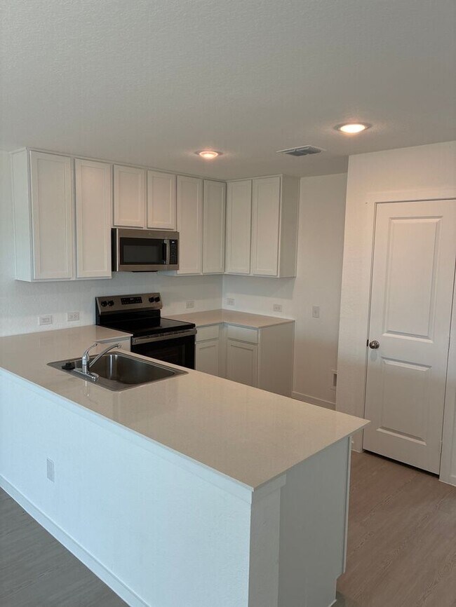 Building Photo - Charming 4 beds 2 baths in San Antonio!